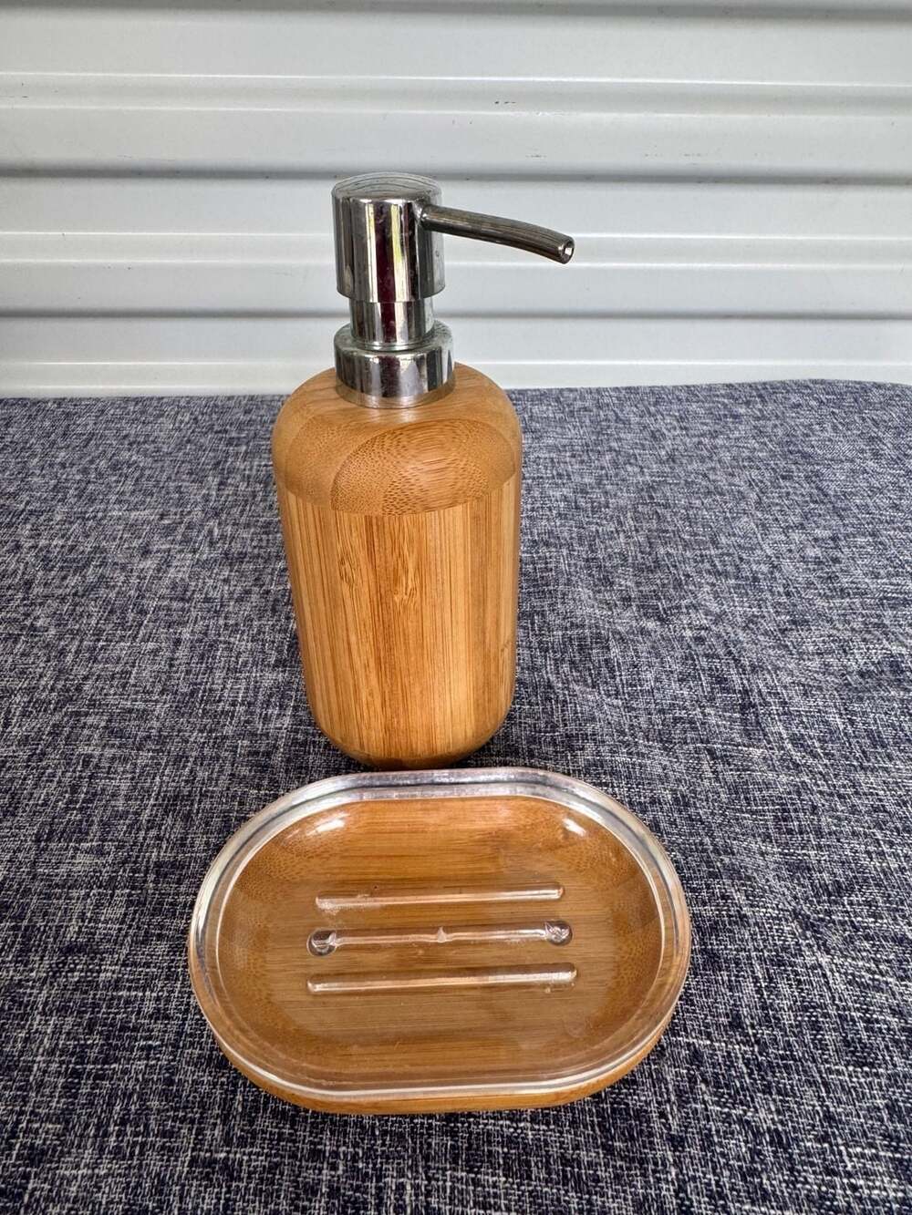 2 pc Bathroom decor set